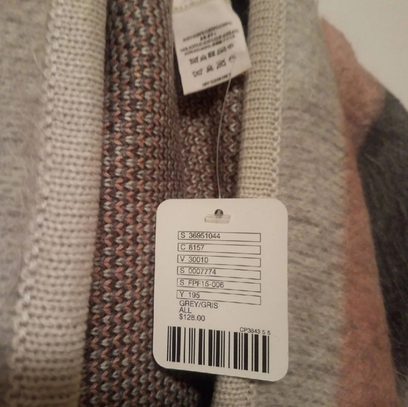 Poncho - Picture 3 of 3